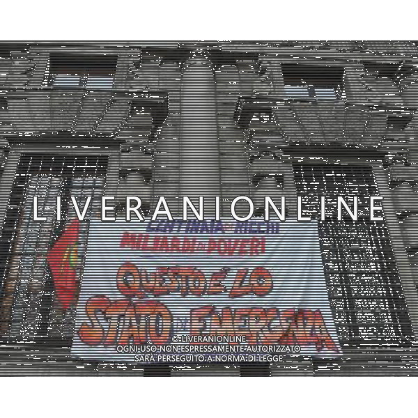 Prima della Scala di Milano Stagione 2015/2016 Milano - 07.12.2015 Nella Foto: striscioni dei manifestanti fuori la scala /Ph.Vitez-Ag. Aldo Liverani
