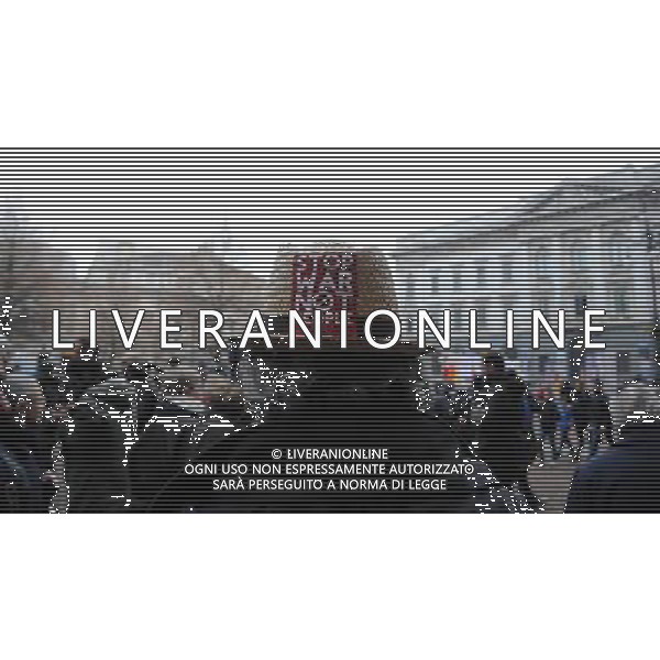 Prima della Scala di Milano Stagione 2015/2016 Milano - 07.12.2015 Nella Foto:manifestanti fuori la scala /Ph.Vitez-Ag. Aldo Liverani