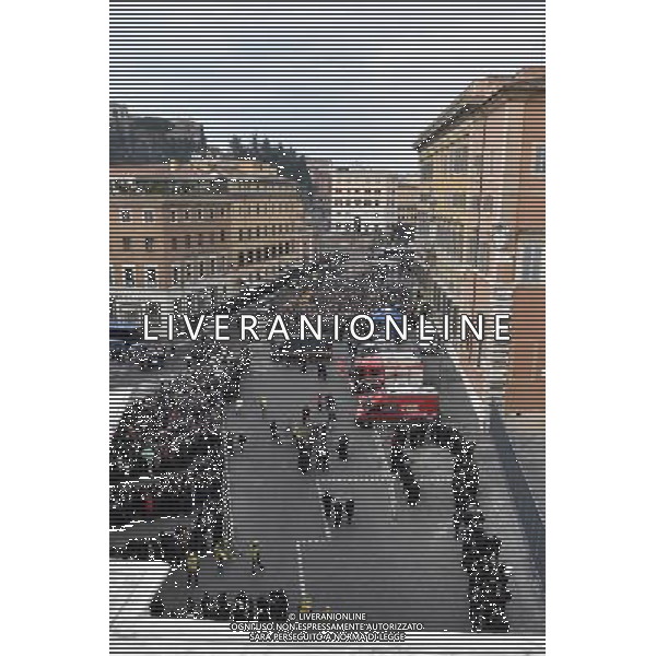 Santa Messa per l\'apertura del Giubileo straordinario della Misericordia presieduta Sua Santita\' Papa Francesco in Piazza San Pietro Citta\' del Vaticano Roma 08 dicembre 2015 nella foto i controlli per la sicurezza ©Corradetti / Agenzia Aldo Liverani Sas