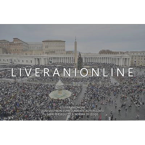 Santa Messa per l\'apertura del Giubileo straordinario della Misericordia presieduta Sua Santita\' Papa Francesco in Piazza San Pietro Citta\' del Vaticano Roma 08 dicembre 2015 nella foto veduta panoramica ©Corradetti / Agenzia Aldo Liverani Sas