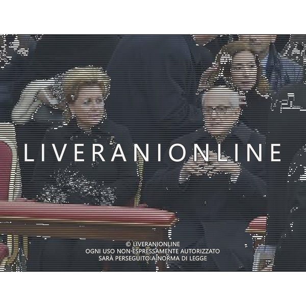 Santa Messa per l\'apertura del Giubileo straordinario della Misericordia presieduta Sua Santita\' Papa Francesco in Piazza San Pietro Citta\' del Vaticano Roma 08 dicembre 2015 nella foto Francesco Paolo Tronca con la moglie Â©Corradetti / Agenzia Aldo Liverani Sas