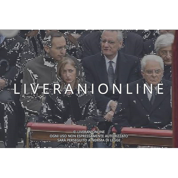 Santa Messa per l\'apertura del Giubileo straordinario della Misericordia presieduta Sua Santita\' Papa Francesco in Piazza San Pietro Citta\' del Vaticano Roma 08 dicembre 2015 nella foto Sergio Mattarella e la figlia Laura Â©Corradetti / Agenzia Aldo Liverani Sas