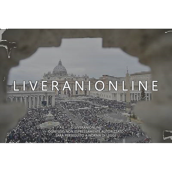Santa Messa per l\'apertura del Giubileo straordinario della Misericordia presieduta Sua Santita\' Papa Francesco in Piazza San Pietro Citta\' del Vaticano Roma 08 dicembre 2015 nella foto panoramica della piazza Â©Corradetti / Agenzia Aldo Liverani Sas