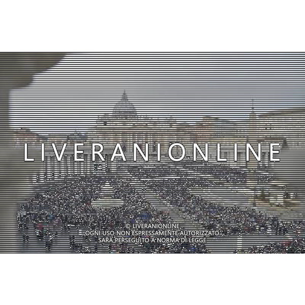 Santa Messa per l\'apertura del Giubileo straordinario della Misericordia presieduta Sua Santita\' Papa Francesco in Piazza San Pietro Citta\' del Vaticano Roma 08 dicembre 2015 nella foto panoramica della piazza Â©Corradetti / Agenzia Aldo Liverani Sas