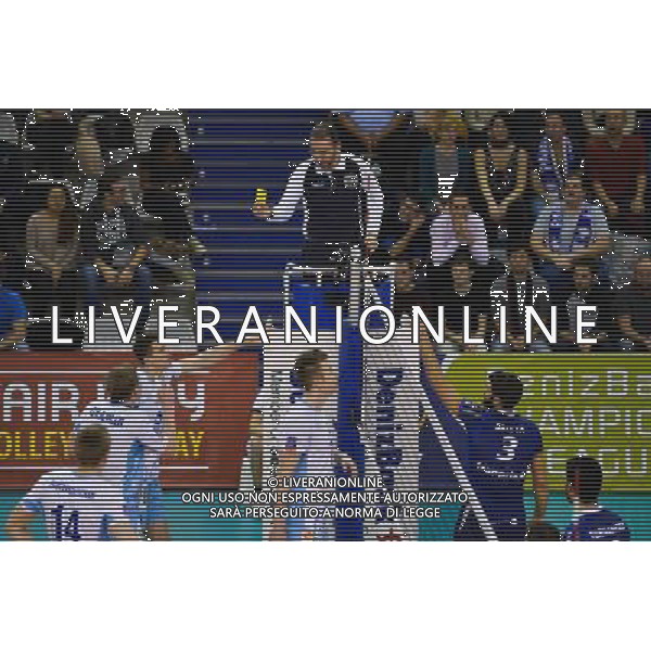 Arbitre / Carton Jaune - 08.12.2015 - Paris Volley / Dynamo Moscou - Ligue des Champions Photo : Anthony Dibon / Icon Sport AG ALDO LIVERANI SAS ONLY ITALY