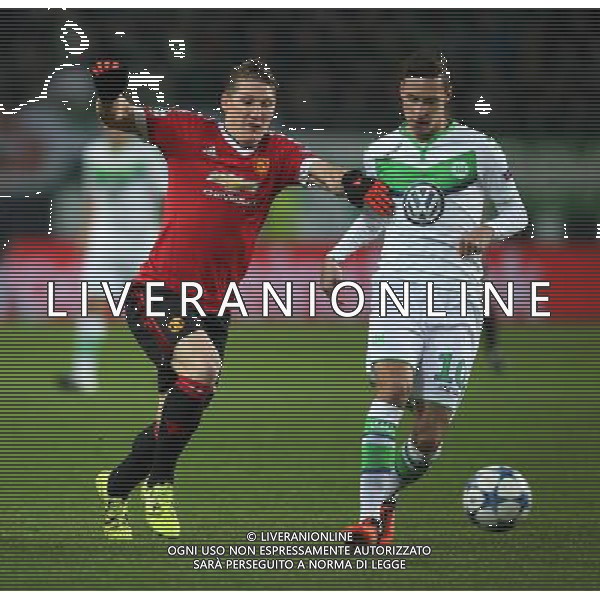 firo Fu§ball,Fussball, 08.12.2015 Uefa Champions League VfL Wolfsburg - Manchester United bastian schweinsteiger zweikampf julian draxler $worldrightsEs gelten unsere AGB, einsehbar auf www.firosportphoto.de copyright by firo sportphoto: Coesfelder Str.207 48249 DŸlmen www.firosportphoto.de mail@firosportphoto.de (V o l k s b a n k B o c h u m - W i t t e n ) BLZ.: 430 601 29 Kt. Nr.: 341 117 100 Tel:Ê 02594 - 9916004 Fax:Ê02594 - 9916005 AG ALDO LIVERANI SAS ONLY ITALY