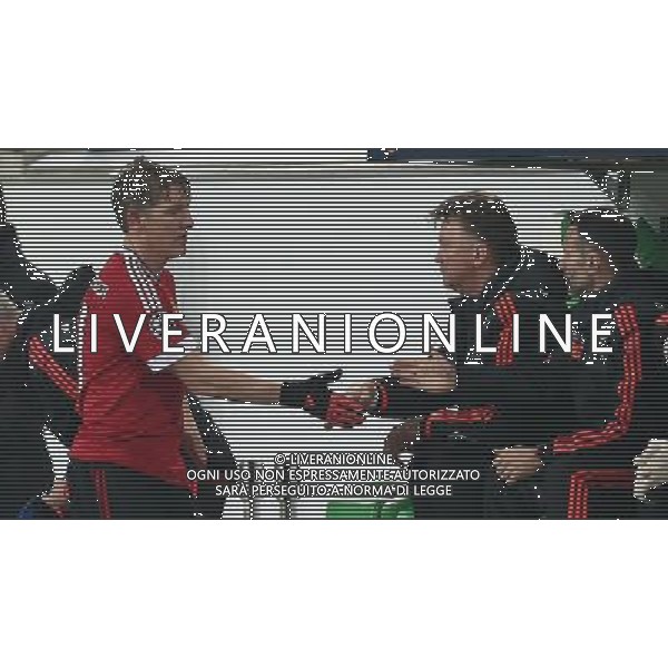firo : 08.12.2015, 08. december 2015 Fu§ball, Champions League ,Saison 2015/2016, VFL Wolfsburg - Manchester United Manchester, Trainer, head coach, Louis van Gaal, enttŠuscht, EnttŠuschung, mit Bastian Schweinsteiger, Auswechselung $worldrights,Es gelten unsere AGB, einsehbar auf www.firosportphoto.de, copyright by firo sportphoto: Coesfelder Str. 207 D-48249 DŸlmen www.firosportphoto.de mail@firosportphoto.de (V o l k s b a n k B o c h u m - W i t t e n ) BLZ.: 430 601 29 Kt. Nr.: 341 117 100 Tel:Ê +49-2594-9916004 Fax:Ê+49-2594-9916005 AG ALDO LIVERANI SAS ONLY ITALY