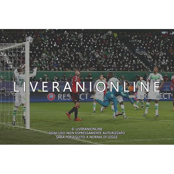 firo : 08.12.2015, 08. december 2015 Fu§ball, Champions League ,Saison 2015/2016, VFL Wolfsburg - Manchester United Wolfsburg, Eigentor zum 2-2 $worldrights,Es gelten unsere AGB, einsehbar auf www.firosportphoto.de, copyright by firo sportphoto: Coesfelder Str. 207 D-48249 DŸlmen www.firosportphoto.de mail@firosportphoto.de (V o l k s b a n k B o c h u m - W i t t e n ) BLZ.: 430 601 29 Kt. Nr.: 341 117 100 Tel:Ê +49-2594-9916004 Fax:Ê+49-2594-9916005 AG ALDO LIVERANI SAS ONLY ITALY