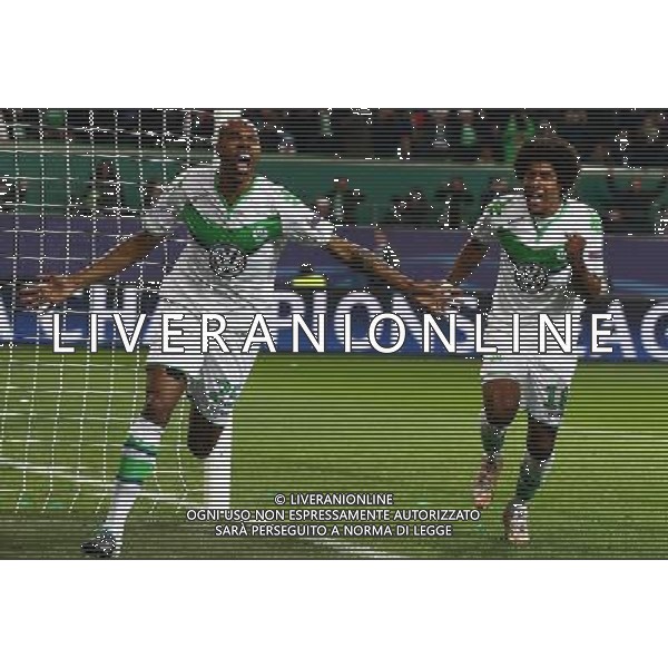 firo : 08.12.2015, 08. december 2015 Fu§ball, Champions League ,Saison 2015/2016, VFL Wolfsburg - Manchester United (3-2) Wolfsburg, Jubel, Torjubel, Jubilation, nach dem Tor zum 1-1, after goal, Dante $worldrights,Es gelten unsere AGB, einsehbar auf www.firosportphoto.de, copyright by firo sportphoto: Coesfelder Str. 207 D-48249 DŸlmen www.firosportphoto.de mail@firosportphoto.de (V o l k s b a n k B o c h u m - W i t t e n ) BLZ.: 430 601 29 Kt. Nr.: 341 117 100 Tel:Ê +49-2594-9916004 Fax:Ê+49-2594-9916005 AG ALDO LIVERANI SAS ONLY ITALY