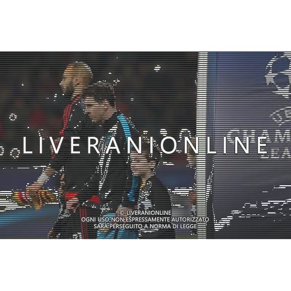 firo : 09.12.2015, Fu§ball, Champions League ,Saison 2015/2016, Bayer Leverkusen - FC Barcellona einmarsch Lionel Messi $worldrights,Es gelten unsere AGB, einsehbar auf www.firosportphoto.de, copyright by firo sportphoto: Coesfelder Str. 207 D-48249 DŸlmen www.firosportphoto.de mail@firosportphoto.de (V o l k s b a n k B o c h u m - W i t t e n ) BLZ.: 430 601 29 Kt. Nr.: 341 117 100 Tel:Ê +49-2594-9916004 Fax:Ê+49-2594-9916005 / AGENZIA ALDO LIVERANI SAS