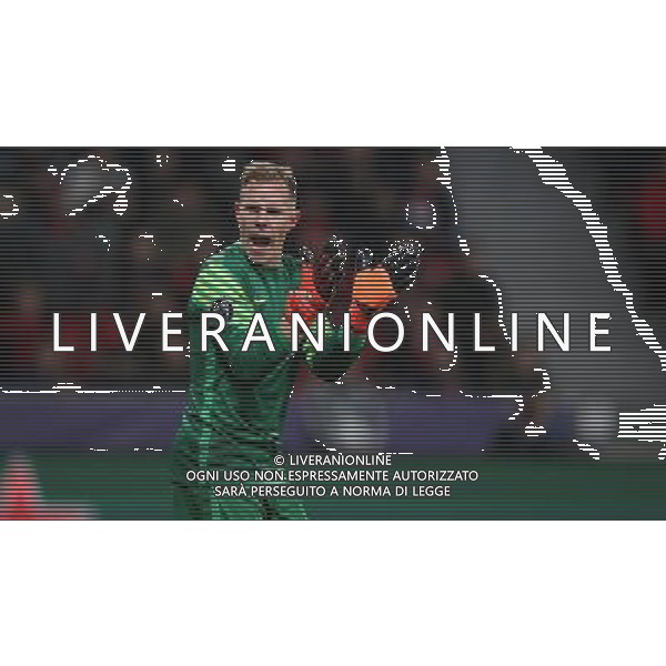 firo : 09.12.2015, Fu§ball, Champions League ,Saison 2015/2016, Bayer Leverkusen - FC Barcellona gestik Marc-AndrŽ ter Stegen $worldrights,Es gelten unsere AGB, einsehbar auf www.firosportphoto.de, copyright by firo sportphoto: Coesfelder Str. 207 D-48249 DŸlmen www.firosportphoto.de mail@firosportphoto.de (V o l k s b a n k B o c h u m - W i t t e n ) BLZ.: 430 601 29 Kt. Nr.: 341 117 100 Tel:Ê +49-2594-9916004 Fax:Ê+49-2594-9916005 / AGENZIA ALDO LIVERANI SAS