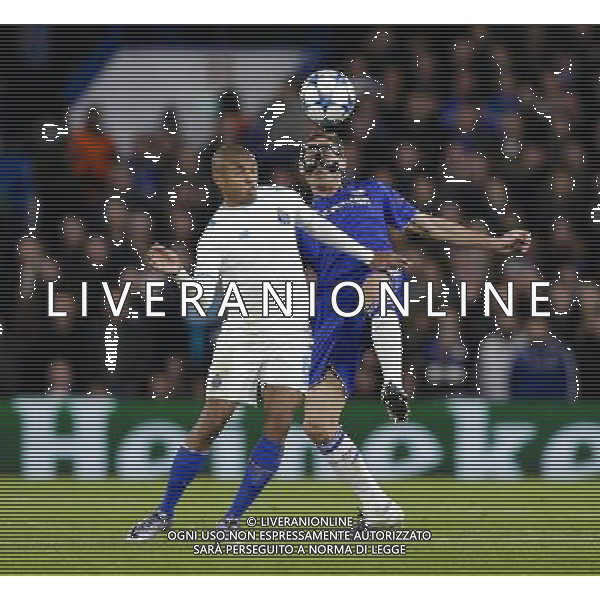 FC Porto\'s Yacine Brahimi battles for possession with Chelsea\'s Nemanja Matic Photographer Craig Mercer/CameraSport Football - UEFA Champions League Group G - Chelsea v FC Porto - Stamford Bridge - London - © CameraSport - 43 Linden Ave. Countesthorpe. Leicester. England. LE8 5PG - Tel: +44 (0) 116 277 4147 - admin@camerasport.com - www.camerasport.com/ AGENZIA ALDO LIVERANI SAS - ITALY ONLY EDITORIAL USE ONLY