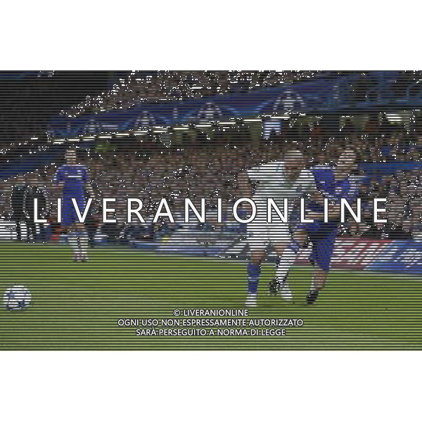 Chelsea\'s Oscar is fouled by FC Porto\'s Maximiliano Pereira Photographer Craig Mercer/CameraSport Football - UEFA Champions League Group G - Chelsea v FC Porto - Stamford Bridge - London - © CameraSport - 43 Linden Ave. Countesthorpe. Leicester. England. LE8 5PG - Tel: +44 (0) 116 277 4147 - admin@camerasport.com - www.camerasport.com AG ALDO LIVERANI SAS ONLY ITALY