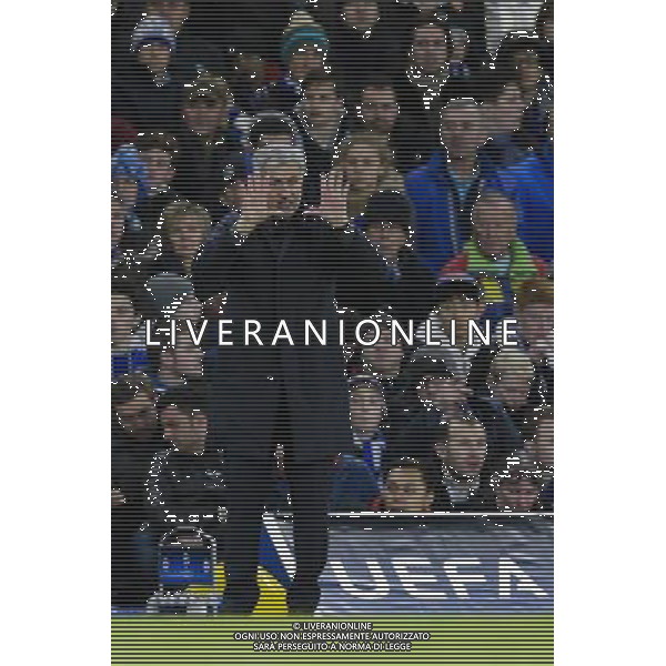 Chelsea manager Jose Mourinho shouts instructions to his team from the dug-out Photographer Craig Mercer/CameraSport Football - UEFA Champions League Group G - Chelsea v FC Porto - Stamford Bridge - London - © CameraSport - 43 Linden Ave. Countesthorpe. Leicester. England. LE8 5PG - Tel: +44 (0) 116 277 4147 - admin@camerasport.com - www.camerasport.com AG ALDO LIVERANI SAS ONLY ITALY