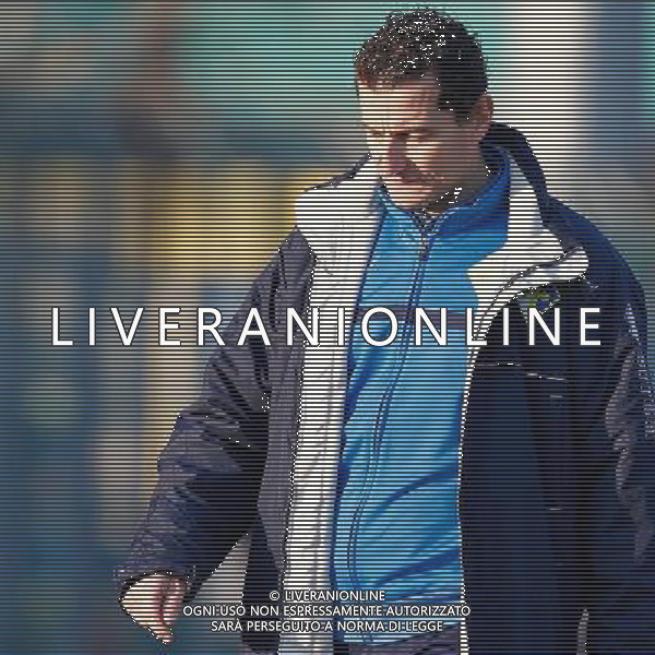 Campionato Lega Pro, Girone B, SANTARCANGELO vs PRATO del 12/12/2015, nella foto, L\'ALLENATORE ALESSIO DE PETRILLO, CAMMINA A TESTA BASSA, Â©CLAUDIO ZAMAGNI/AGENZIA ALDO LIVERANI S.A.S./ AGENZIA ALDO LIVERANI SAS -