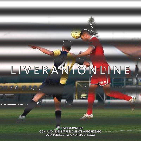 Campionato Lega Pro, Girone B, SANTARCANGELO vs PRATO del 12/12/2015, nella foto, TOMMASO GHINASSI, STACCA DI TESTA SU ALESSANDRO DE RESPINIS, Â©CLAUDIO ZAMAGNI/AGENZIA ALDO LIVERANI S.A.S./ AGENZIA ALDO LIVERANI SAS -