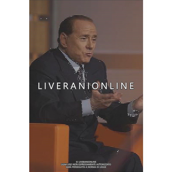 ROMA, 14-02-2005 NELLA FOTO: SILVIO BERLUSCONI ALLA TRASMISSIONE RAI, \'CONFERENZA STAMPA\' . AGENZIA ALDO LIVERANI
