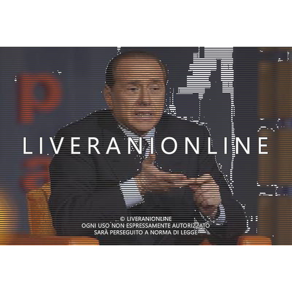 ROMA, 14-02-2005 NELLA FOTO: SILVIO BERLUSCONI ALLA TRASMISSIONE RAI, \'CONFERENZA STAMPA\' . AGENZIA ALDO LIVERANI