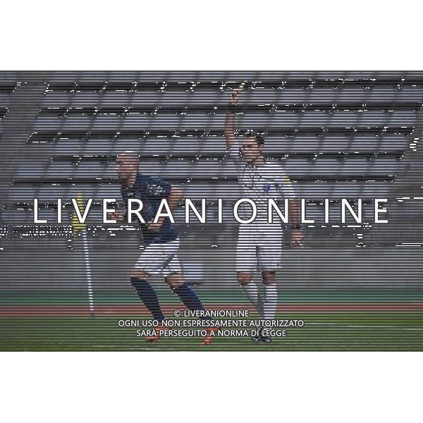 carton jaune Idriss ECH CHERGUI / Romain DELPECH - 11.12.2015 - Paris FC / Lens - 18eme journee Ligue 2 Photo : Nolwenn Le Gouic / Icon Sport/ AGENZIA ALDO LIVERANI SAS - ITALY ONLY EDITORIAL USE ONLY