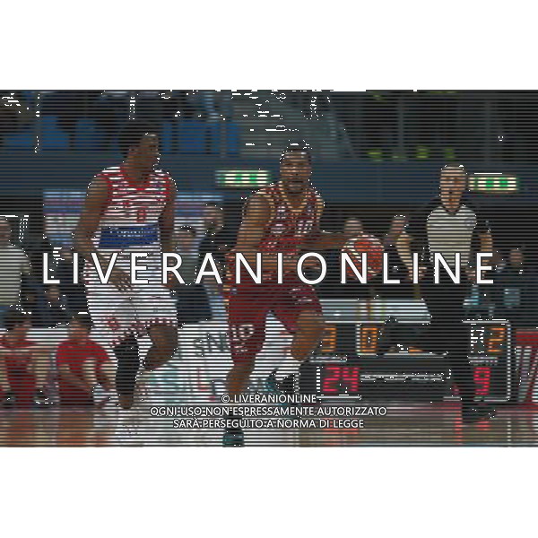 Lega Basket serie A, 11¡ giornata, Consultinvest Pesaro vs Umana Reyer Venezia, 13/12/2015, nella foto: GREEN MIKE E CHRISTON SEMAJ, ©CLAUDIO ZAMAGNI/AGENZIA ALDO LIVERANI S.A.S.