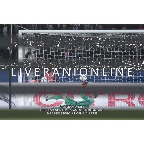erreur Kevin TRAPP - 13.12.2015 - PSG / Lyon - 18eme journee Ligue 1 Photo : Nolwenn Le Gouic / Icon Sport AG ALDO LIVERANI SAS ONLY ITALY
