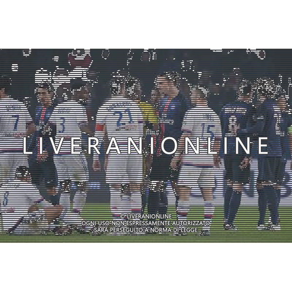 altercation Zlatan IBRAHIMOVIC / Mapou YANGA MBIWA - 13.12.2015 - PSG / Lyon - 18eme journee Ligue 1 Photo : Nolwenn Le Gouic / Icon Sport AG ALDO LIVERANI SAS ONLY ITALY
