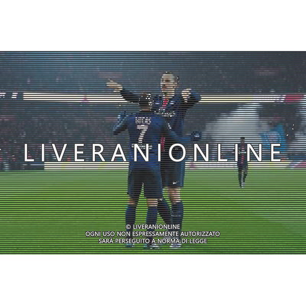 Zlatan IBRAHIMOVIC / Lucas MOURA - 13.12.2015 - PSG / Lyon - 18eme journee Ligue 1 Photo : Nolwenn Le Gouic / Icon Sport AG ALDO LIVERANI SAS ONLY ITALY