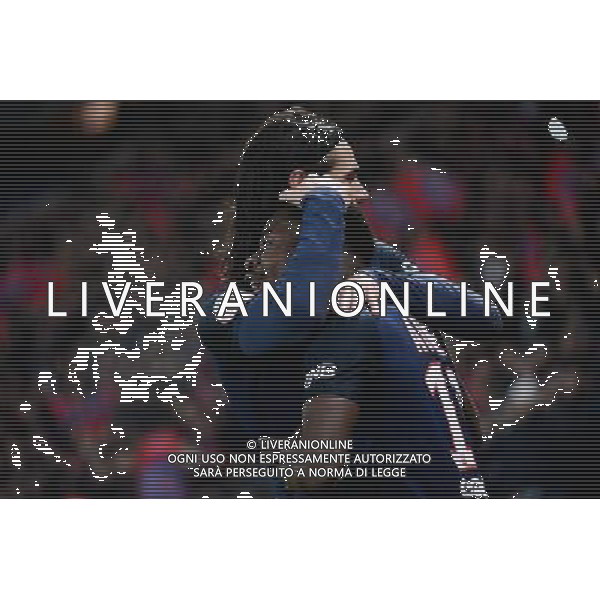 Serge AURIER / Edinson CAVANI - 13.12.2015 - PSG / Lyon - 18eme journee Ligue 1 Photo : Nolwenn Le Gouic / Icon Sport AG ALDO LIVERANI SAS ONLY ITALY