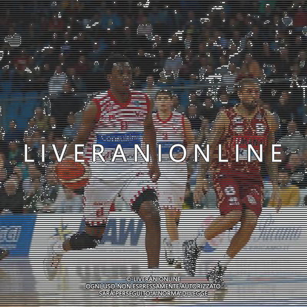 Lega Basket serie A, 11¡ giornata, Consultinvest Pesaro vs Umana Reyer Venezia, 13/12/2015, nella foto: CHRISTON SEMAJ, IN CONTROPIEDE, ©CLAUDIO ZAMAGNI/AGENZIA ALDO LIVERANI S.A.S.