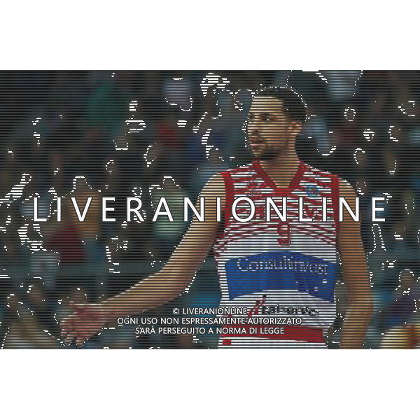Lega Basket serie A, 11¡ giornata, Consultinvest Pesaro vs Umana Reyer Venezia, 13/12/2015, nella foto: DAYE AUSTIN, TENDE LA MANO, ©CLAUDIO ZAMAGNI/AGENZIA ALDO LIVERANI S.A.S.