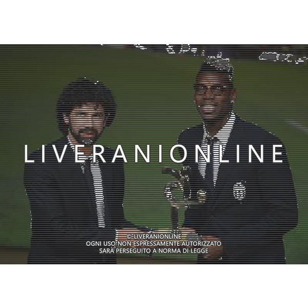 Gran Gala\' del Calcio AIC 2015 Milano - 14.12.2015 Nella Foto: damiano tommasi con paul pogba /Ph.Vitez-Ag. Aldo Liverani