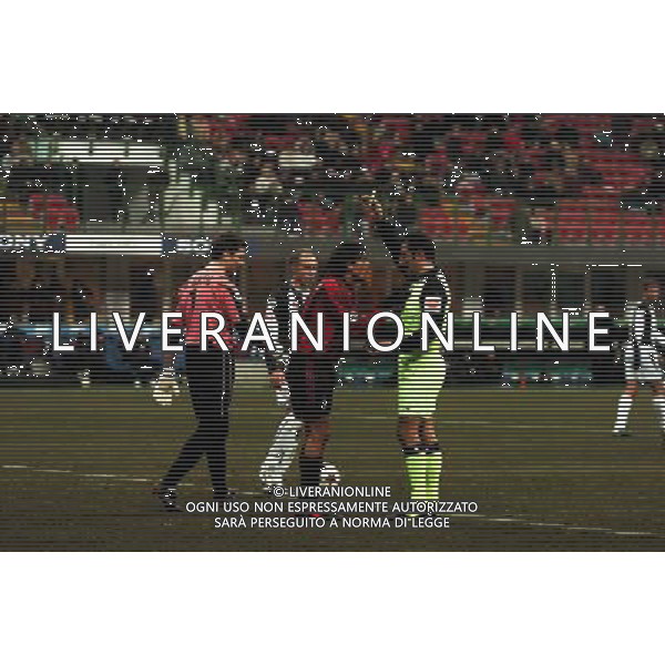 MILANO,26-01-05 DFP/ FOTO GIORGIO RAVEZZANI COPPA ITALIA MILAN-UDINESE: ARB. GABRIELE AMMONISCE FILIPPO INZAGHI AG ALDO LIVERANI SAS