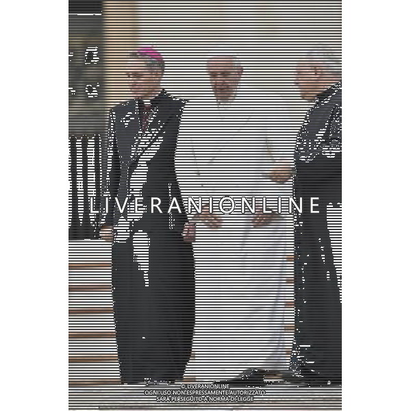 Udienza Generale presieduta da Sua Santitˆ\' Papa Francesco in Piazza San Pietro Roma 16 dicembre 2015 nella foto con l\'arcivescovo Georg Gaenswein ©Corradetti/AGENZIA ALDO LIVERANI SAS