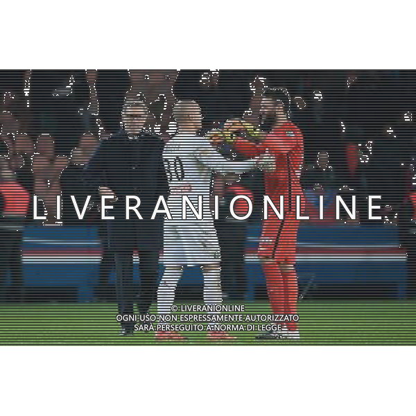 Laurent BLANC / Jessy MOULIN / Salvatore SIRIGU - 16.12.2015 - PSG / Saint Etienne - Coupe de la Ligue - 1/8 de finale Photo : Nolwenn Le Gouic / Icon Sport/ AGENZIA ALDO LIVERANI SAS - ITALY ONLY EDITORIAL USE ONLY