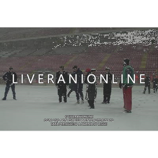 MILANO,13-12-01 DFP/GIORGIO RAVEZZANI MILAN-LAZIO COPPA ITALIA RINVIATA PER NEVE: SOPRALLUOGO ARBITRO MESSINA AG ALDO LIVERANI SAS