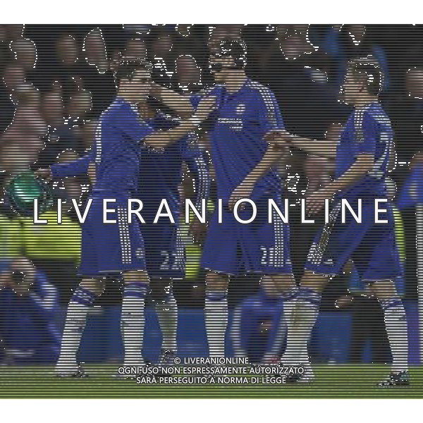 Chelsea\'s Oscar celebrates scoring his sides third goal with team mates Photographer Craig Mercer/CameraSport Football - Barclays Premiership - Chelsea v Sunderland - Saturday 19th December 2015 - Stamford Bridge - London Â© CameraSport - 43 Linden Ave. Countesthorpe. Leicester. England. LE8 5PG - Tel: +44 (0) 116 277 4147 - admin@camerasport.com - www.camerasport.com / AGENZIA ALDO LIVERANI SAS - ITALY ONLY EDITORIAL USE ONLY