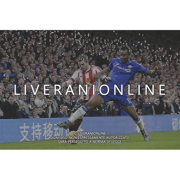 Chelsea\'s Mikel John Obi dives in to dispossess Sunderland\'s Adam Johnson Photographer Craig Mercer/CameraSport Football - Barclays Premiership - Chelsea v Sunderland - Saturday 19th December 2015 - Stamford Bridge - London Â© CameraSport - 43 Linden Ave. Countesthorpe. Leicester. England. LE8 5PG - Tel: +44 (0) 116 277 4147 - admin@camerasport.com - www.camerasport.com / AGENZIA ALDO LIVERANI SAS - ITALY ONLY EDITORIAL USE ONLY