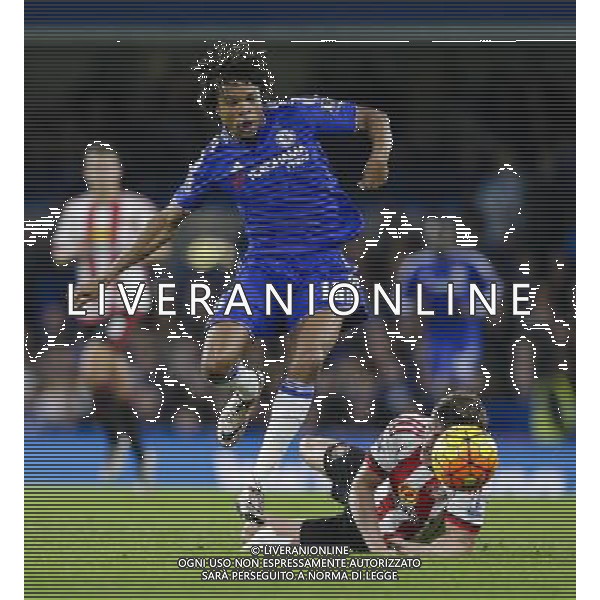 Chelsea\'s Loic Remy skips over a challenge Photographer Craig Mercer/CameraSport Football - Barclays Premiership - Chelsea v Sunderland - Saturday 19th December 2015 - Stamford Bridge - London Â© CameraSport - 43 Linden Ave. Countesthorpe. Leicester. England. LE8 5PG - Tel: +44 (0) 116 277 4147 - admin@camerasport.com - www.camerasport.com / AGENZIA ALDO LIVERANI SAS - ITALY ONLY EDITORIAL USE ONLY