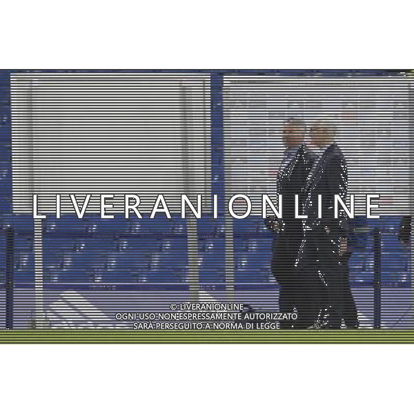 Guus Hiddink - expected to be the new Chelsea interim manager - walks on the pitch with Chelsea Chairman Bruce Buck after the match Photographer Craig Mercer/CameraSport Football - Barclays Premiership - Chelsea v Sunderland - Saturday 19th December 2015 - Stamford Bridge - London Â© CameraSport - 43 Linden Ave. Countesthorpe. Leicester. England. LE8 5PG - Tel: +44 (0) 116 277 4147 - admin@camerasport.com - www.camerasport.com / AGENZIA ALDO LIVERANI SAS - ITALY ONLY EDITORIAL USE ONLY
