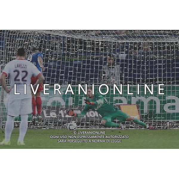 arret Kevin TRAPP / penalty Andy DELORT - 19.12.2015 - Caen / PSG - 19eme journee Ligue 1 Photo : Nolwenn Le Gouic / Icon Sport / AGENZIA ALDO LIVERANI SAS - ITALY ONLY EDITORIAL USE ONLY
