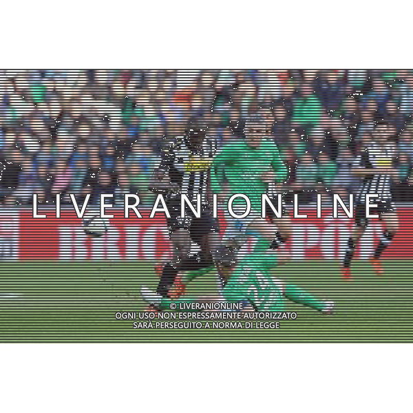 Cheikh NDOYE / Loic PERRIN - 20.12.2015 - Saint Etienne / Angers - 19eme journee de Ligue 1 Photo : Jean Paul Thomas / Icon Sport AG ALDO LIVERANI SAS ONLY ITALY