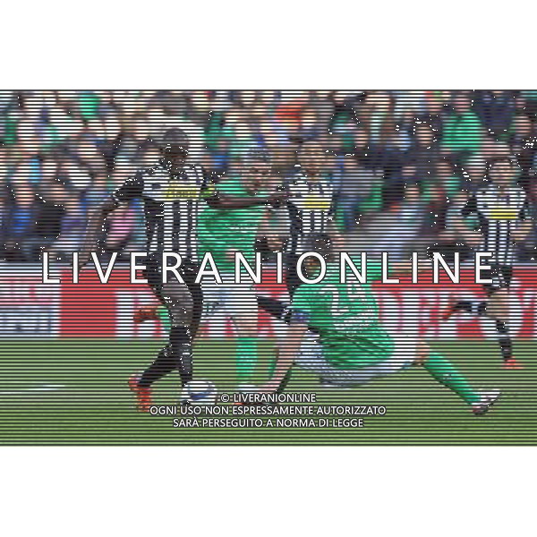 Cheikh NDOYE / Loic PERRIN - 20.12.2015 - Saint Etienne / Angers - 19eme journee de Ligue 1 Photo : Jean Paul Thomas / Icon Sport AG ALDO LIVERANI SAS ONLY ITALY