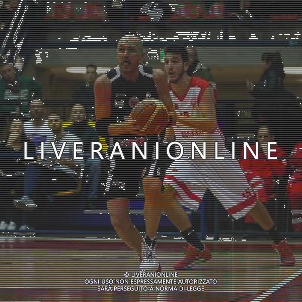 Basket serie B, Girone A, 13» giornata, NTS Basket Rimini Crabs, Blukart Etrusca San Miniato, 20/12/2015, nella foto: FEDERICO TASSINARI, é MARCATO STRETTO DA RINALDI NICCOLñ, ©CLAUDIO ZAMAGNI/AGENZIA ALDO LIVERANI S.A.S.
