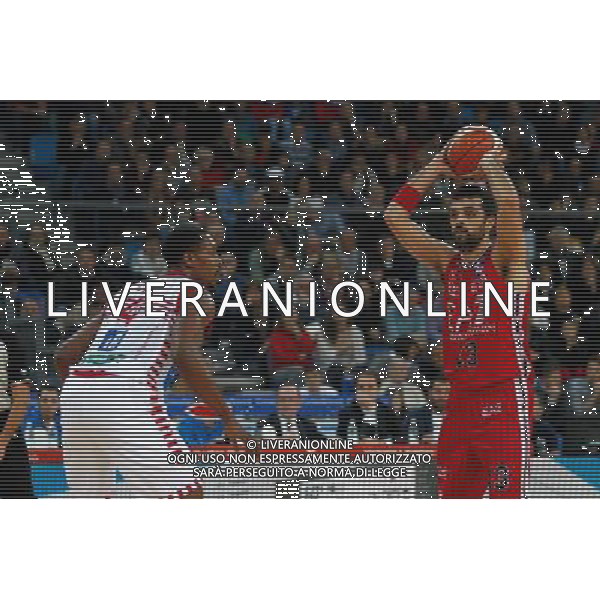 Lega Basket serie A, 13» giornata, Consultinvest Pesaro vs EA7 Emporio Armani Milano, 23/12/2015, nella foto: SIMON KRUNOSLAV, STUDIA LA SITUAZIONE, ©CLAUDIO ZAMAGNI/AGENZIA ALDO LIVERANI S.A.S.