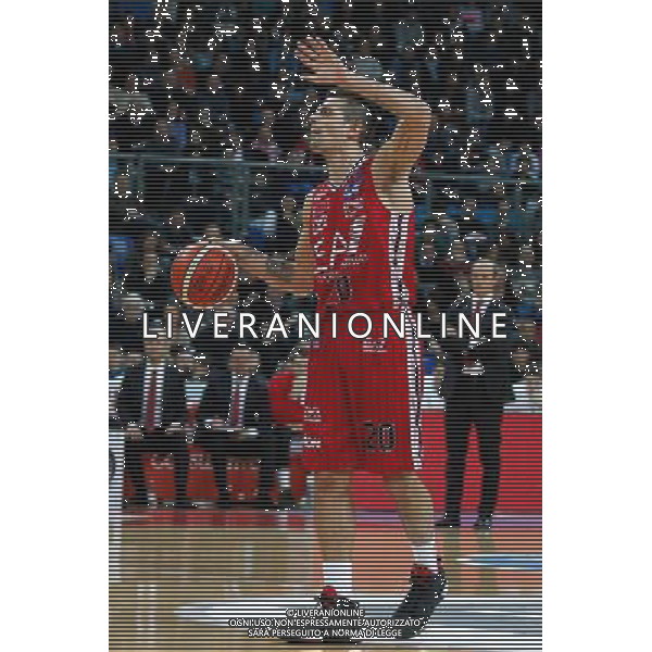 Lega Basket serie A, 13» giornata, Consultinvest Pesaro vs EA7 Emporio Armani Milano, 23/12/2015, nella foto: ANDREA CINCIARINI, STUDIA UNA MOSSA, ©CLAUDIO ZAMAGNI/AGENZIA ALDO LIVERANI S.A.S.