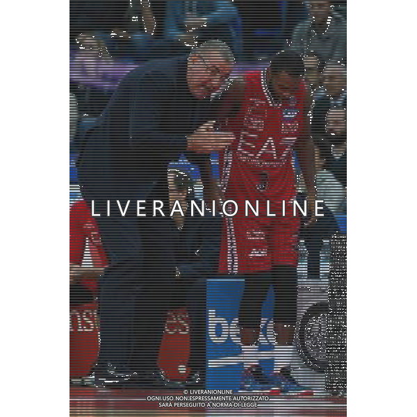 Lega Basket serie A, 13» giornata, Consultinvest Pesaro vs EA7 Emporio Armani Milano, 23/12/2015, nella foto: IL COACH REPESA JASMIN, SPIEGA LA TATTTICA A OLIVER LAFAYETTE, ©CLAUDIO ZAMAGNI/AGENZIA ALDO LIVERANI S.A.S.