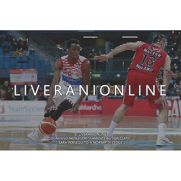 Lega Basket serie A, 13» giornata, Consultinvest Pesaro vs EA7 Emporio Armani Milano, 23/12/2015, nella foto:CHRISTON SEMAJ E MILAN MACAV, ©CLAUDIO ZAMAGNI/AGENZIA ALDO LIVERANI S.A.S.