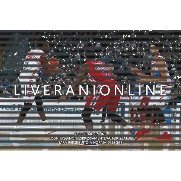 Lega Basket serie A, 13» giornata, Consultinvest Pesaro vs EA7 Emporio Armani Milano, 23/12/2015, nella foto: L\'INTESA TRA DAYE E SEMAJ, BEFFANDO LAFAYETTE, ©CLAUDIO ZAMAGNI/AGENZIA ALDO LIVERANI S.A.S.