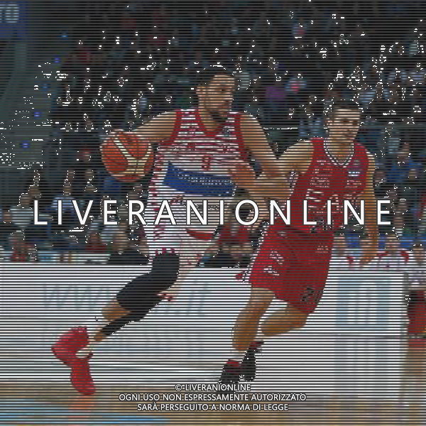 Lega Basket serie A, 13» giornata, Consultinvest Pesaro vs EA7 Emporio Armani Milano, 23/12/2015, nella foto: AUSTIN DAYE E CINCIARINI ANDREA, ©CLAUDIO ZAMAGNI/AGENZIA ALDO LIVERANI S.A.S.