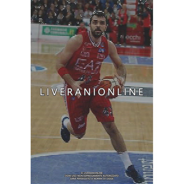 Lega Basket serie A, 13» giornata, Consultinvest Pesaro vs EA7 Emporio Armani Milano, 23/12/2015, nella foto: SIMON KRUNOSLAV, SI PREPARA PER IL PUNTO, ©CLAUDIO ZAMAGNI/AGENZIA ALDO LIVERANI S.A.S.